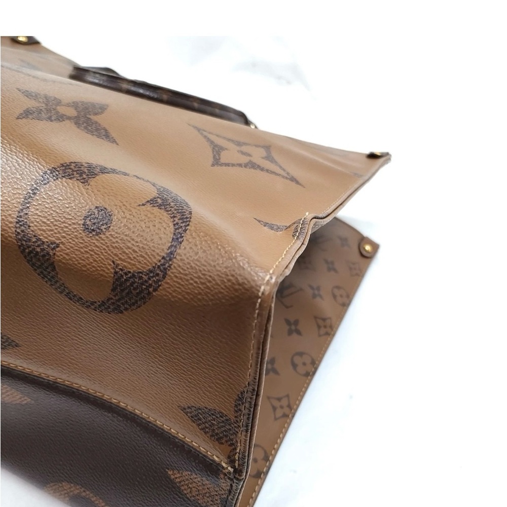 Louis Vuitton OnTheGo MM Monogram Tote - Picture 5 of 16